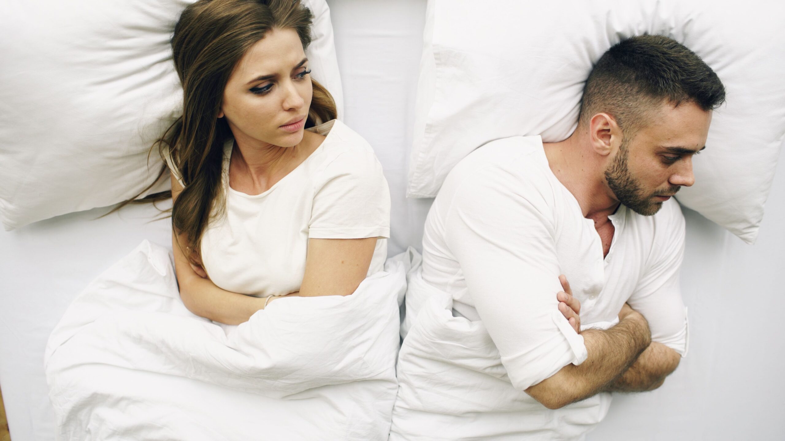 terapia-pareja-cañaveral-psicologia-impulso Pareja hablando en una sesión de terapia de pareja